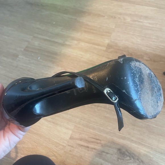 Stuart Weitzman - Picture 2 of 8